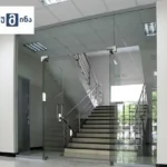 დიდი შენობის შესასვლელის სრული მინის სისტემა - ჩარჩოების გარეშე დიზაინი